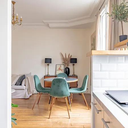 Near Eiffel Tower 1br 4p Charming * Paříž