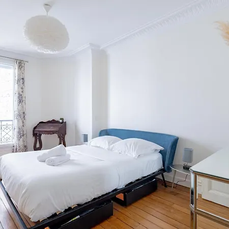 Near Eiffel Tower 1br 4p Charming Apartmán