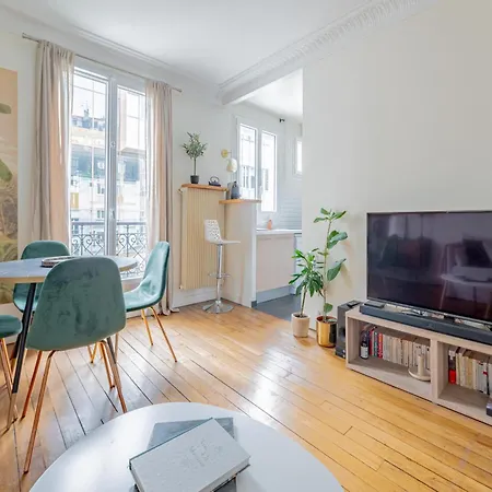 Near Eiffel Tower 1br 4p Charming Apartmán *