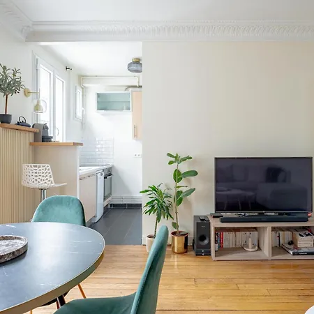 Near Eiffel Tower 1br 4p Charming