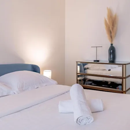 Near Eiffel Tower 1br 4p Charming Paříž
