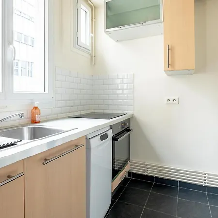 Near Eiffel Tower 1br 4p Charming Apartmán *