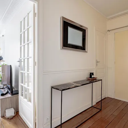 Near Eiffel Tower 1br 4p Charming * Paris